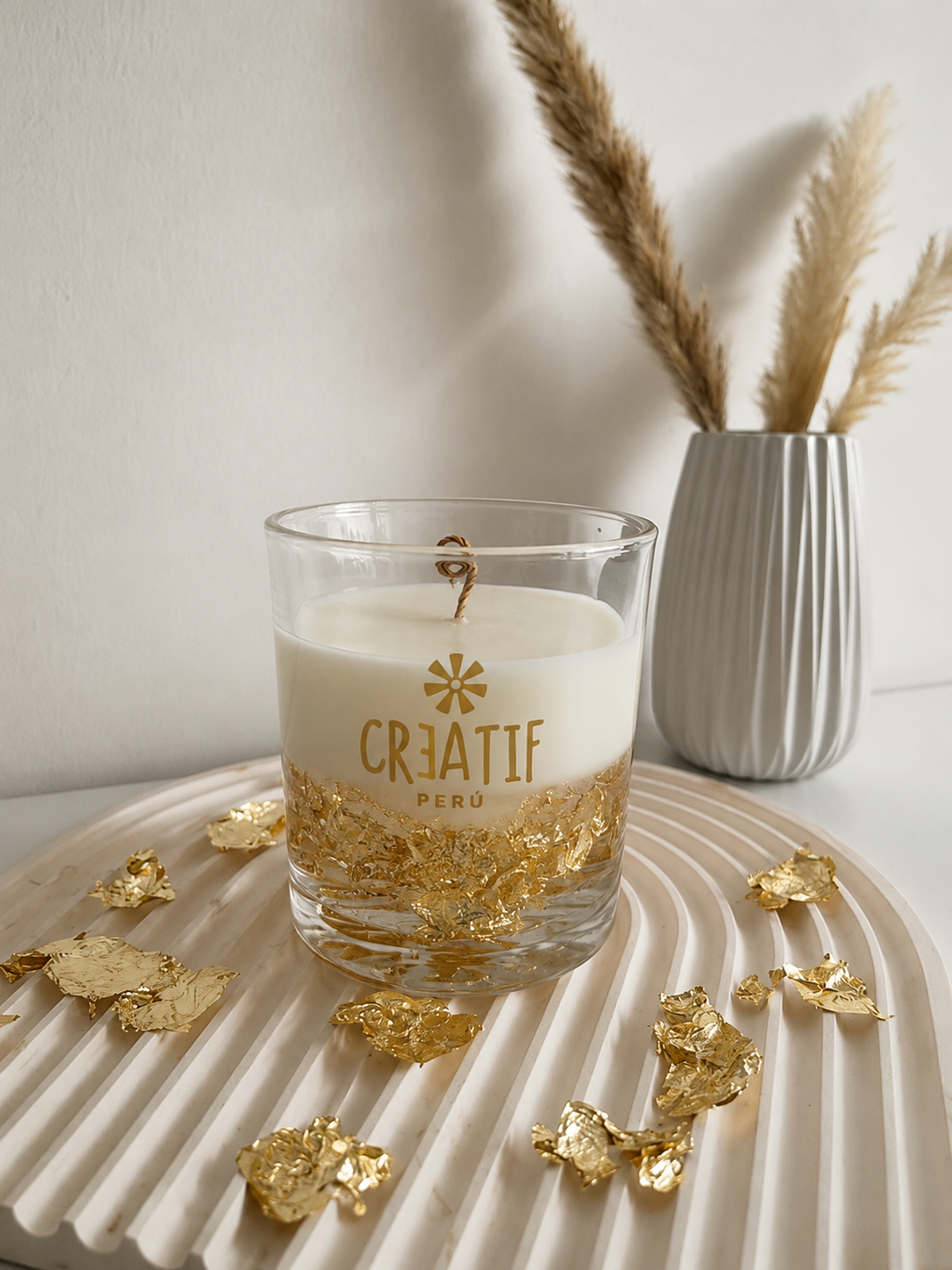 Vela Aromática de gel y cera de soja con papel de oro.
