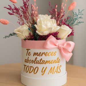 Caja floral "Te mereces absolutamente todo y más"